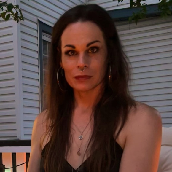 Meet your Posher, Ashley - Picture 1 of 1